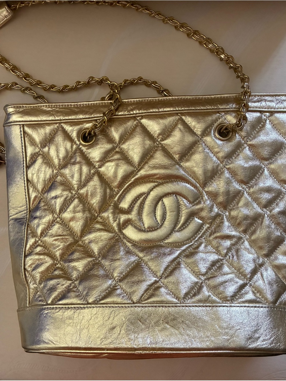 Vintage FAUX CC Metallic Gold Shoulder Bag with Gold Chain - Picture 4 of 7